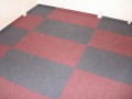 Skladba kobercových čtverců umožňuje pozměnit jednotvárnost podlahy do zajímavých vzorů